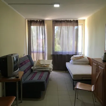 奥罗德克多米诺山林小屋 * 德兹维济诺