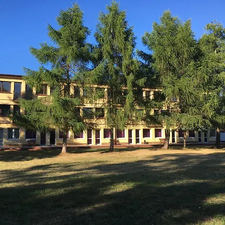 奥罗德克多米诺山林小屋 * 德兹维济诺